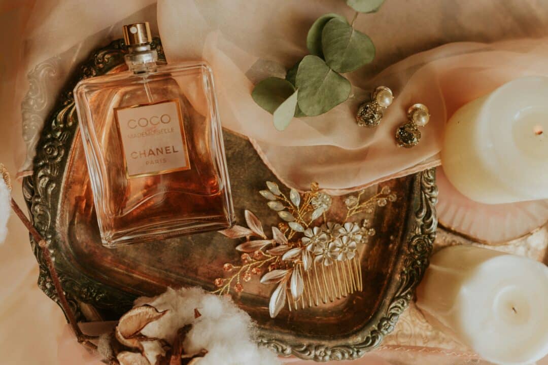 découvrez une sélection de parfums exquis pour hommes et femmes sur notre boutique en ligne. trouvez le parfum parfait qui correspond à votre style et personnalité.